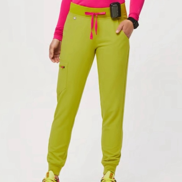 Figs NWT Women's Limited Edition Limeade Zamora Jogger Pants - Picture 1 of 7
